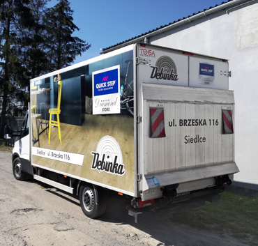 Dębinka reklama na samochodzie cięzarowym