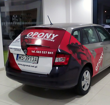 Agromal oznakowanie samochodu firmowego