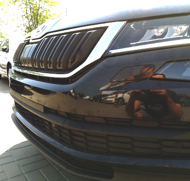 Całkowita zmiana koloru karoserii, folia wyklejanie