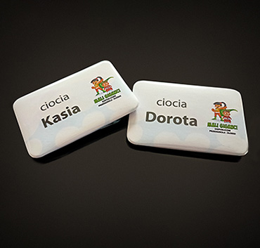 Mali Giganci Identyfikatory przypinki