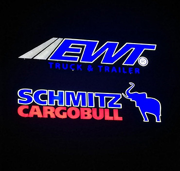 EWT litery świetlne noc